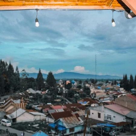 Oyo Flagship 2799 Berastagi Backpacker Rooms Luaran gambar