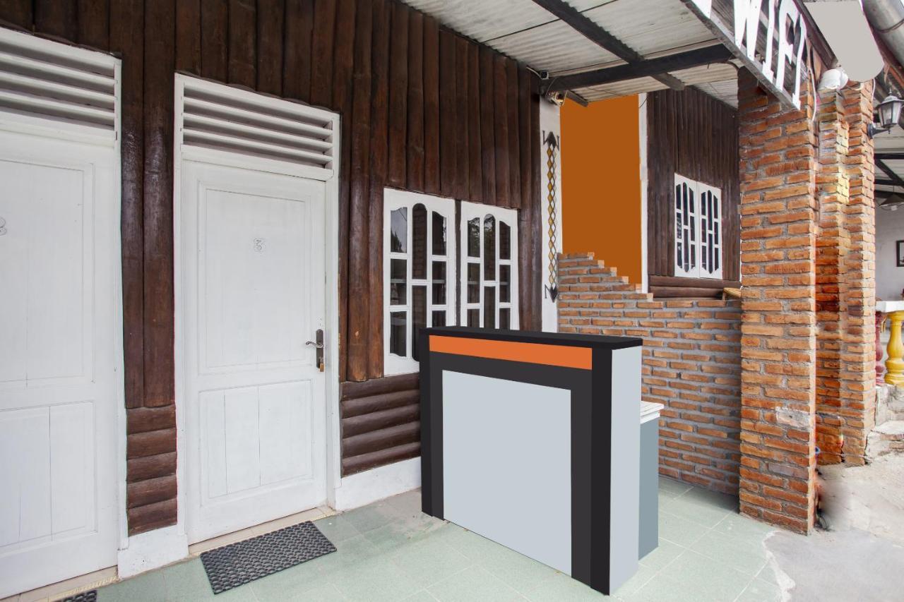 Oyo Flagship 2799 Berastagi Backpacker Rooms Luaran gambar
