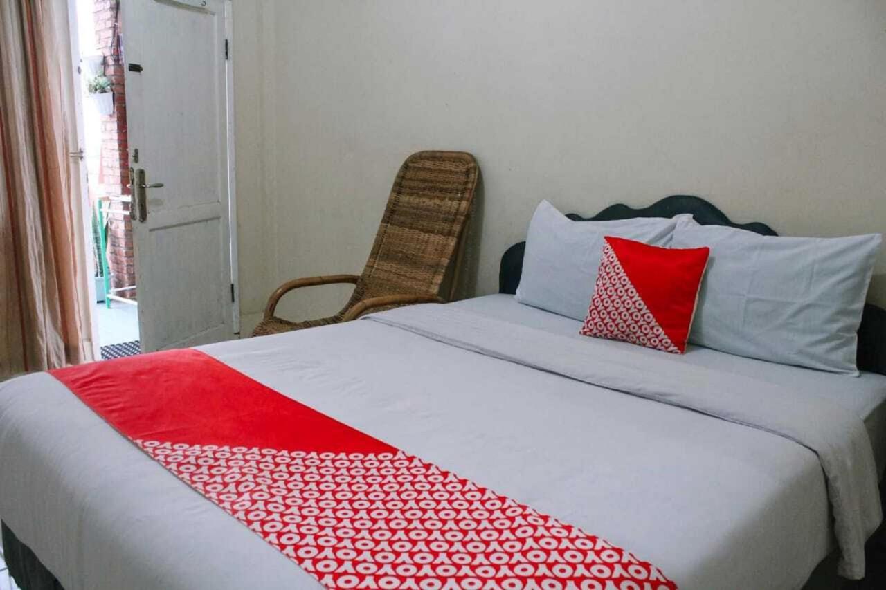 Oyo Flagship 2799 Berastagi Backpacker Rooms Luaran gambar