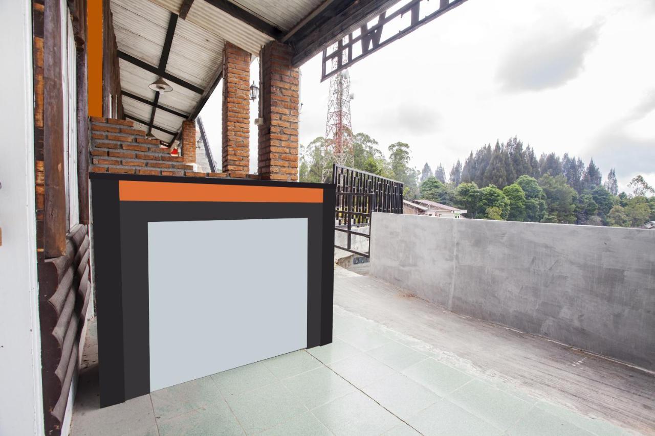 Oyo Flagship 2799 Berastagi Backpacker Rooms Luaran gambar