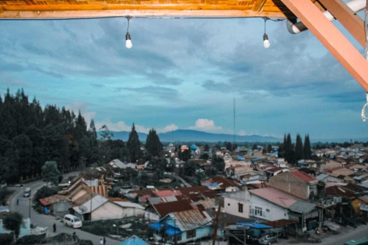 Oyo Flagship 2799 Berastagi Backpacker Rooms Luaran gambar