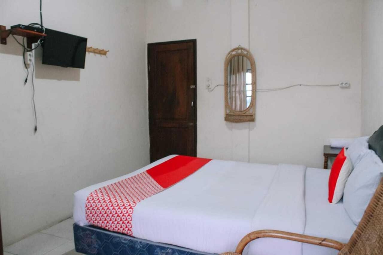 Oyo Flagship 2799 Berastagi Backpacker Rooms Luaran gambar