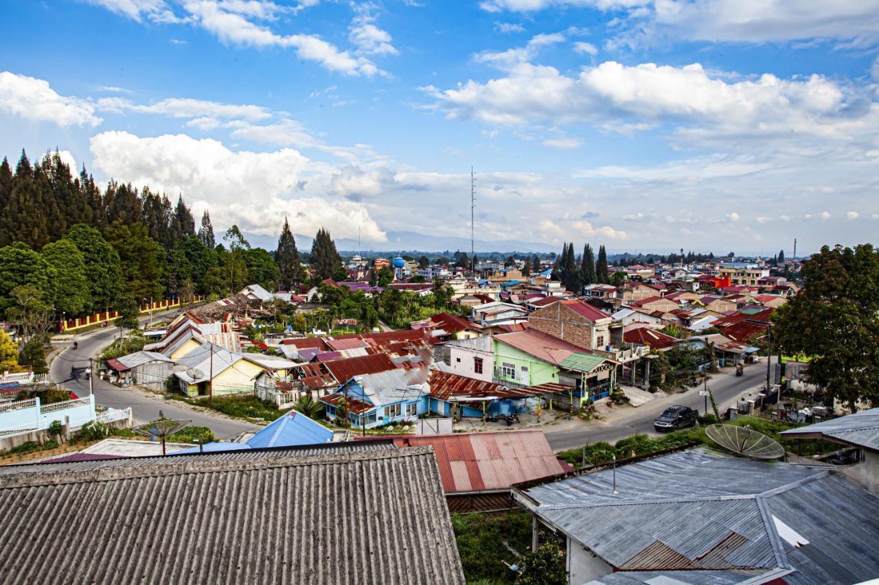 Oyo Flagship 2799 Berastagi Backpacker Rooms Luaran gambar
