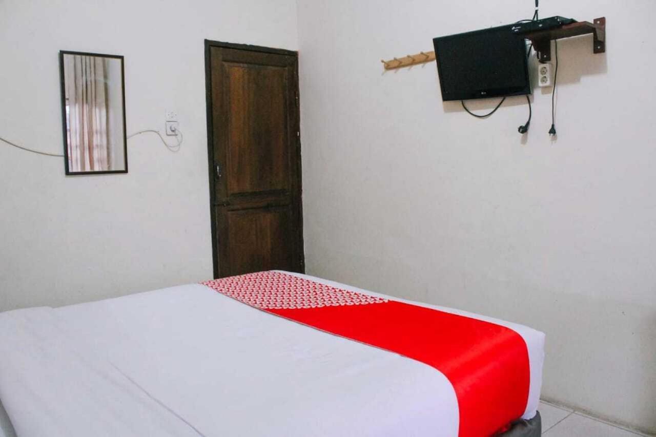 Oyo Flagship 2799 Berastagi Backpacker Rooms Luaran gambar