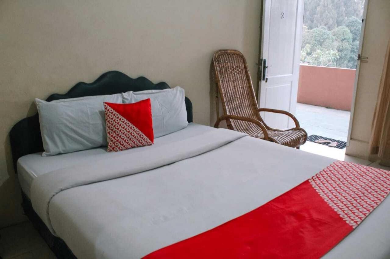 Oyo Flagship 2799 Berastagi Backpacker Rooms Luaran gambar