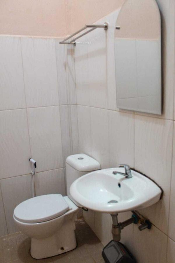 Oyo Flagship 2799 Berastagi Backpacker Rooms Luaran gambar