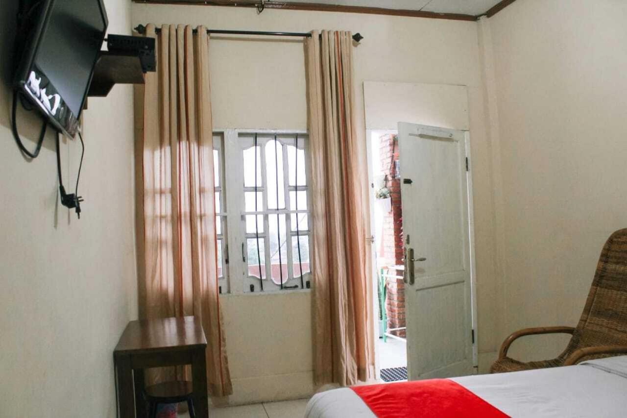 Oyo Flagship 2799 Berastagi Backpacker Rooms Luaran gambar
